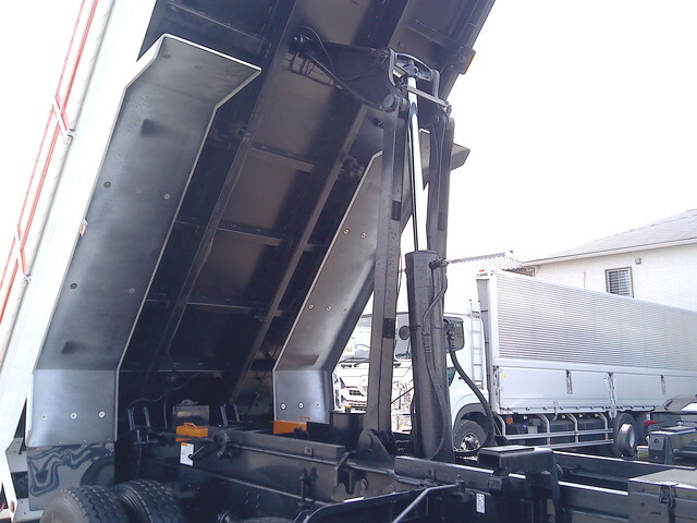 いすゞギガダンプ大型（10t）[写真14]