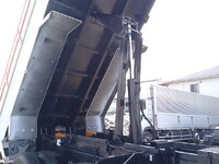 いすゞギガダンプ大型（10t）[写真15]