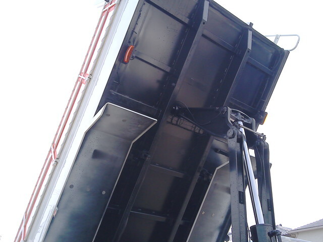 いすゞギガダンプ大型（10t）[写真15]