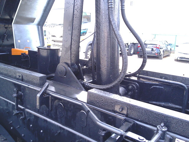 いすゞギガダンプ大型（10t）[写真17]