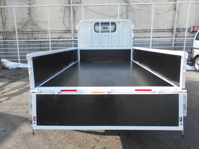 三菱ふそうキャンター平ボディ小型（2t・3t）[写真10]