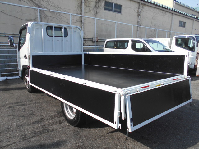 三菱ふそうキャンター平ボディ小型（2t・3t）[写真11]