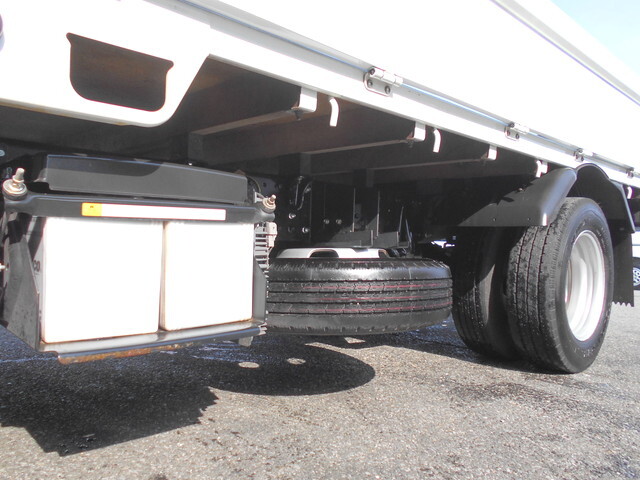 三菱ふそうキャンター平ボディ小型（2t・3t）[写真16]