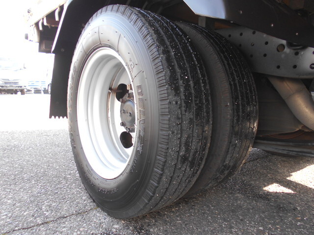 三菱ふそうキャンター平ボディ小型（2t・3t）[写真22]