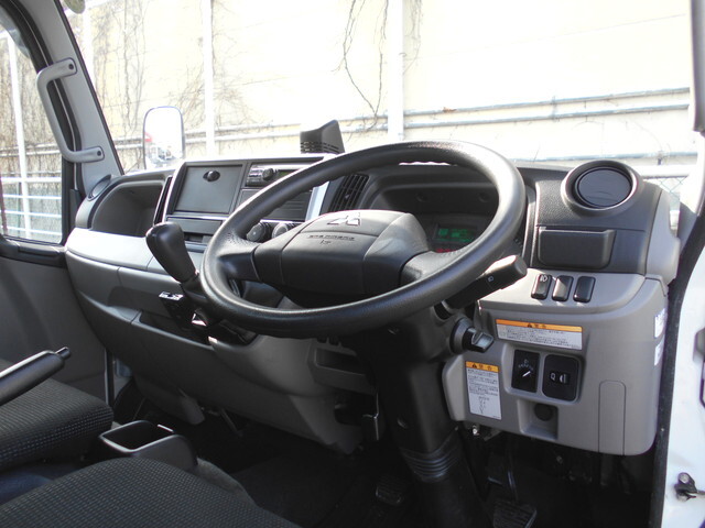 三菱ふそうキャンター平ボディ小型（2t・3t）[写真23]