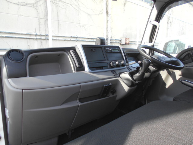 三菱ふそうキャンター平ボディ小型（2t・3t）[写真25]