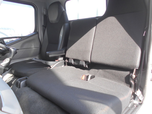 三菱ふそうキャンター平ボディ小型（2t・3t）[写真26]