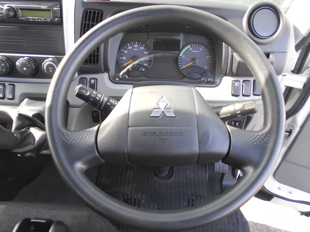 三菱ふそうキャンター平ボディ小型（2t・3t）[写真27]