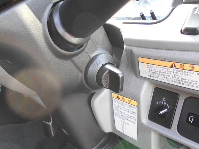 三菱ふそうキャンター平ボディ小型（2t・3t）[写真37]