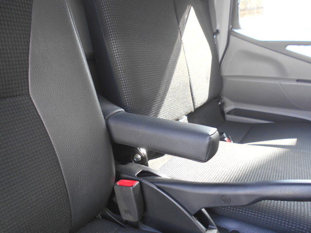 三菱ふそうキャンター平ボディ小型（2t・3t）[写真38]