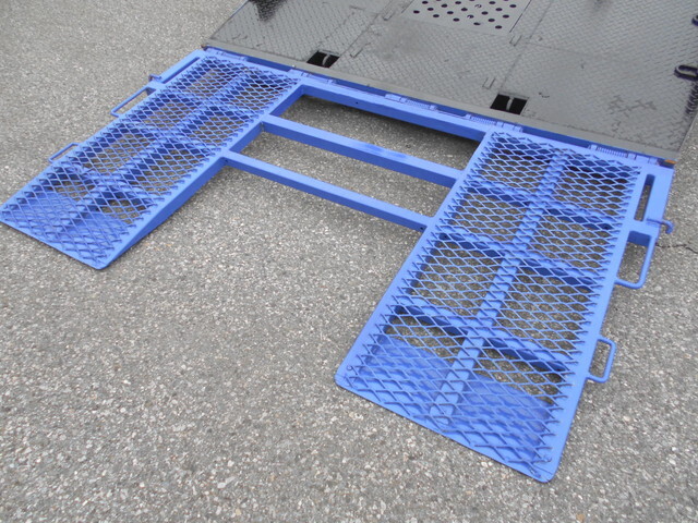 日野レンジャーセーフティクレーン3段中型（4t）[写真15]