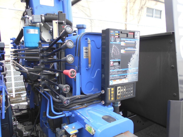 日野レンジャーセーフティクレーン3段中型（4t）[写真08]