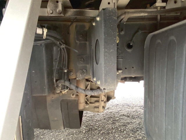 UDトラックスクオンアルミウイング大型（10t）[写真11]