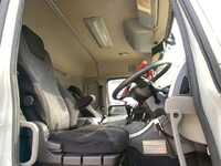 UDトラックスクオンアルミウイング大型（10t）[写真16]