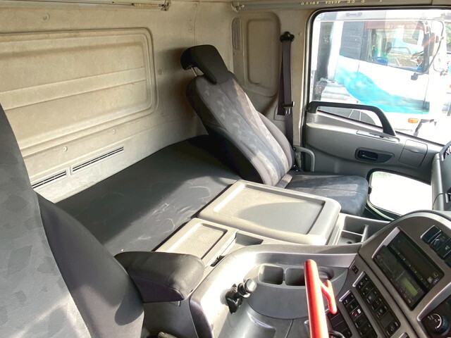 UDトラックスクオンアルミウイング大型（10t）[写真16]