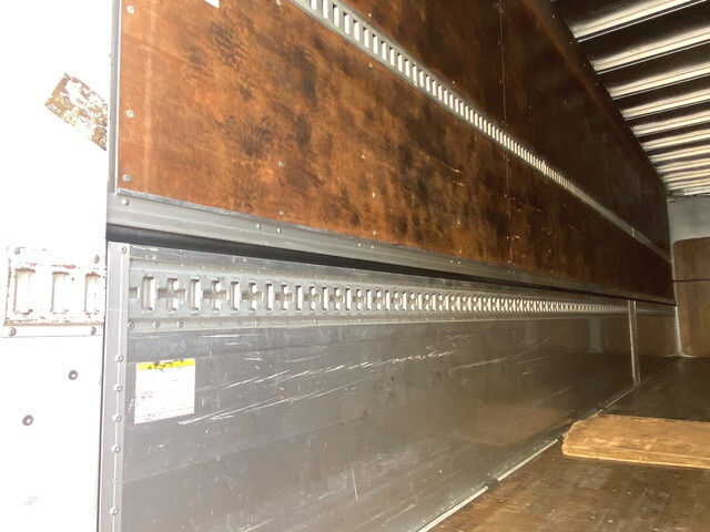 UDトラックスクオンアルミウイング大型（10t）[写真03]