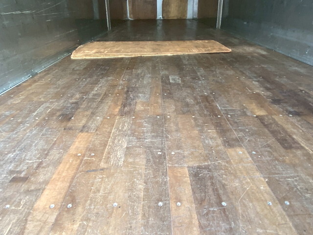 UDトラックスクオンアルミウイング大型（10t）[写真05]