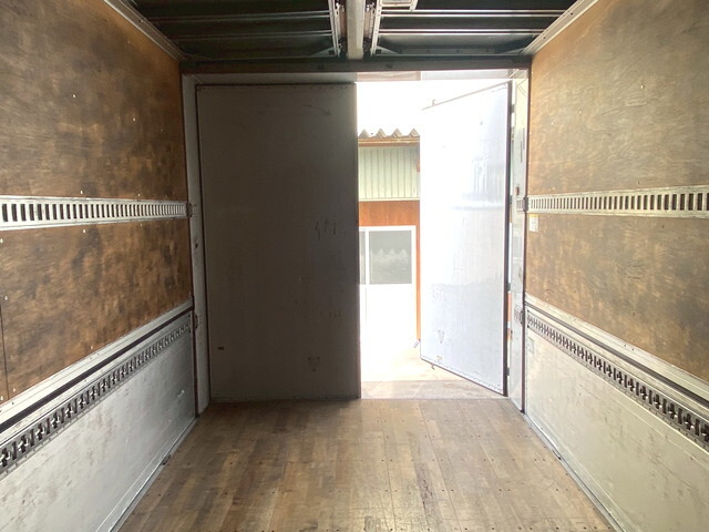 UDトラックスクオンアルミウイング大型（10t）[写真07]