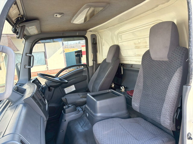 いすゞエルフアルミバン小型（2t・3t）[写真17]