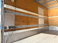 いすゞエルフアルミバン小型（2t・3t）[写真21]