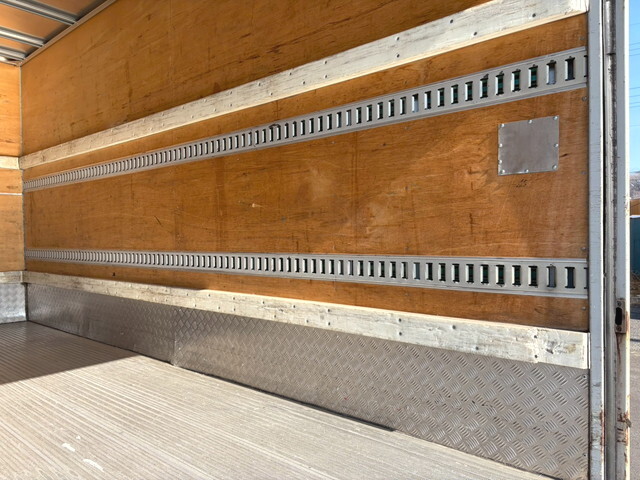 いすゞエルフアルミバン小型（2t・3t）[写真21]