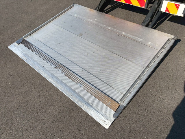 いすゞエルフアルミバン小型（2t・3t）[写真24]