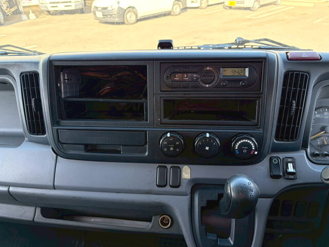 三菱ふそうキャンターアルミバン小型（2t・3t）[写真11]