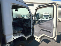 三菱ふそうキャンターアルミバン小型（2t・3t）[写真19]