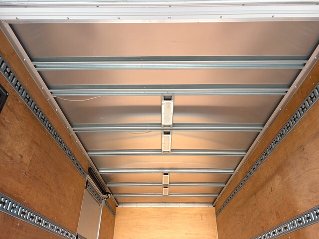 三菱ふそうキャンターアルミバン小型（2t・3t）[写真22]