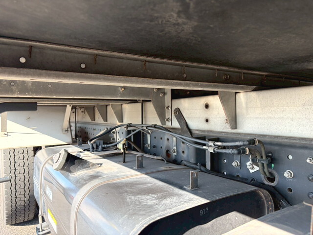 三菱ふそうキャンターアルミバン小型（2t・3t）[写真28]