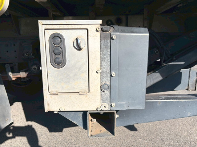 三菱ふそうキャンターアルミバン小型（2t・3t）[写真31]