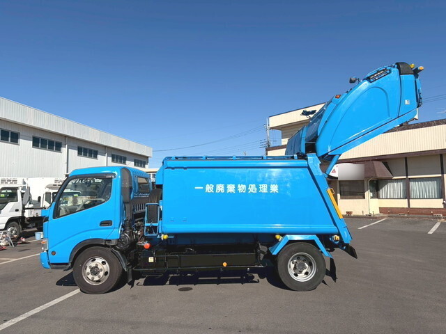 日野デュトロパッカー車（塵芥車）小型（2t・3t）[写真04]