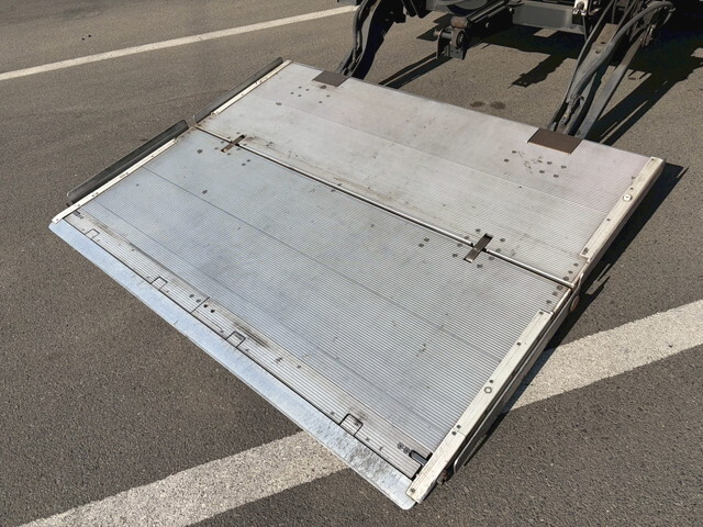 日野レンジャー冷凍車（冷蔵車）中型（4t）[写真22]