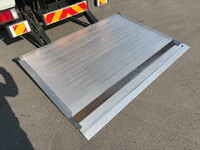 いすゞエルフアルミバン小型（2t・3t）[写真25]