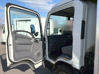 いすゞエルフアルミバン小型（2t・3t）[写真30]