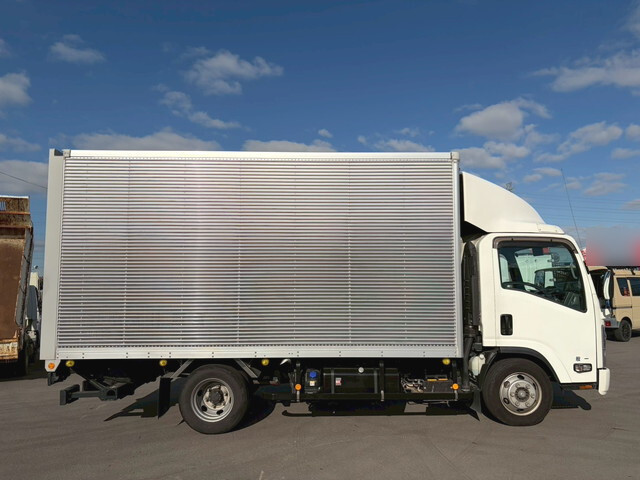 いすゞエルフアルミバン小型（2t・3t）[写真04]