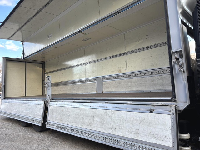 三菱ふそうスーパーグレート冷蔵冷凍ウイング大型（10t）[写真17]