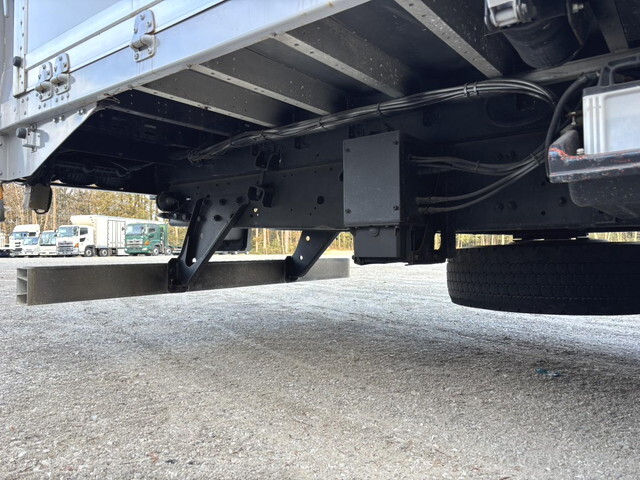 三菱ふそうスーパーグレート冷蔵冷凍ウイング大型（10t）[写真24]