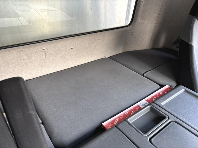 三菱ふそうスーパーグレート冷蔵冷凍ウイング大型（10t）[写真32]