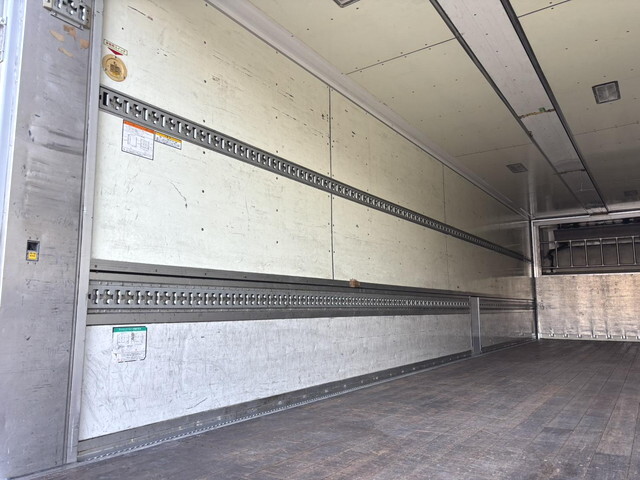 三菱ふそうスーパーグレート冷蔵冷凍ウイング大型（10t）[写真09]