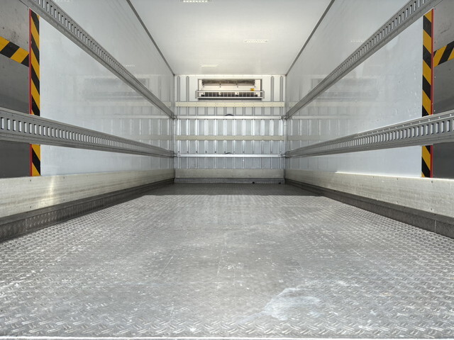 日野レンジャー冷凍車（冷蔵車）中型（4t）[写真11]