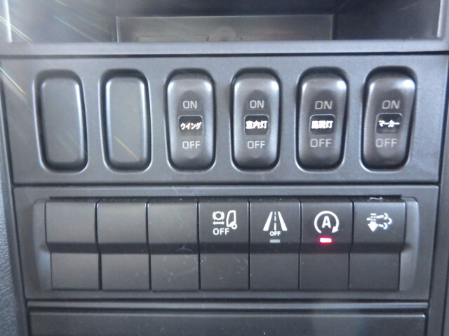 三菱ふそうファイターアルミウイング中型（4t）[写真23]