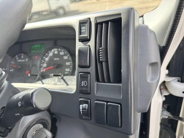 いすゞエルフクレーン4段小型（2t・3t）[写真19]