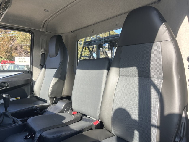 三菱ふそうファイターコンテナ専用車中型（4t）[写真14]