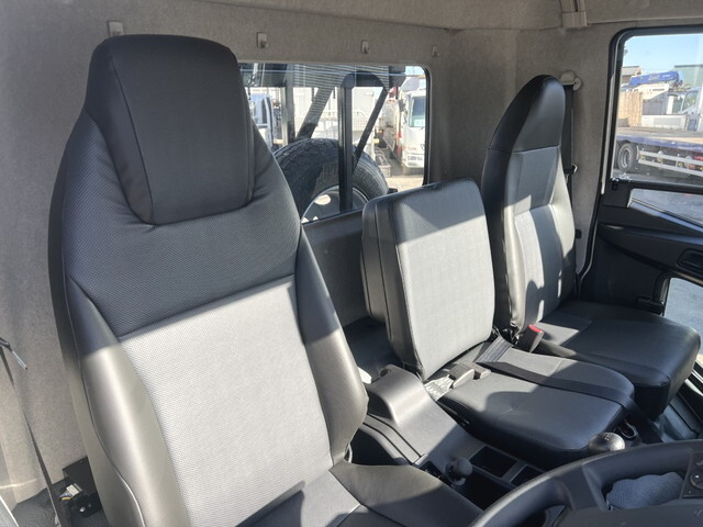 三菱ふそうファイターコンテナ専用車中型（4t）[写真05]