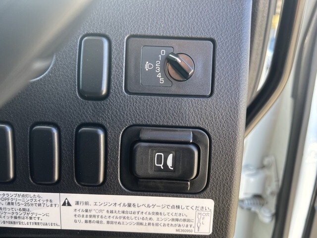 三菱ふそうファイターコンテナ専用車中型（4t）[写真07]