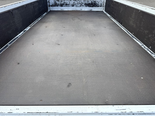 日野デュトロ平ボディ小型（2t・3t）[写真12]