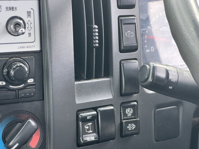 いすゞフォワード散水車中型（4t）[写真14]