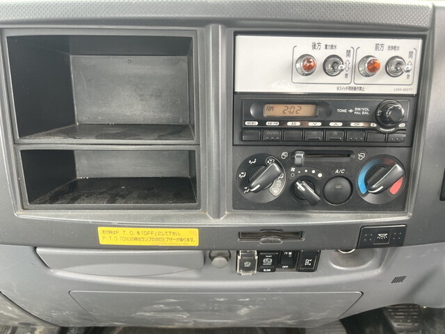 いすゞフォワード散水車中型（4t）[写真15]