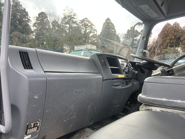 いすゞフォワード散水車中型（4t）[写真17]